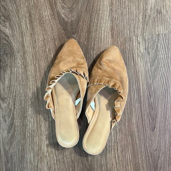 Universal Thread women’s Tan Mules Slip-On beige camel flats 6 suede work chic - Picture 1 of 6